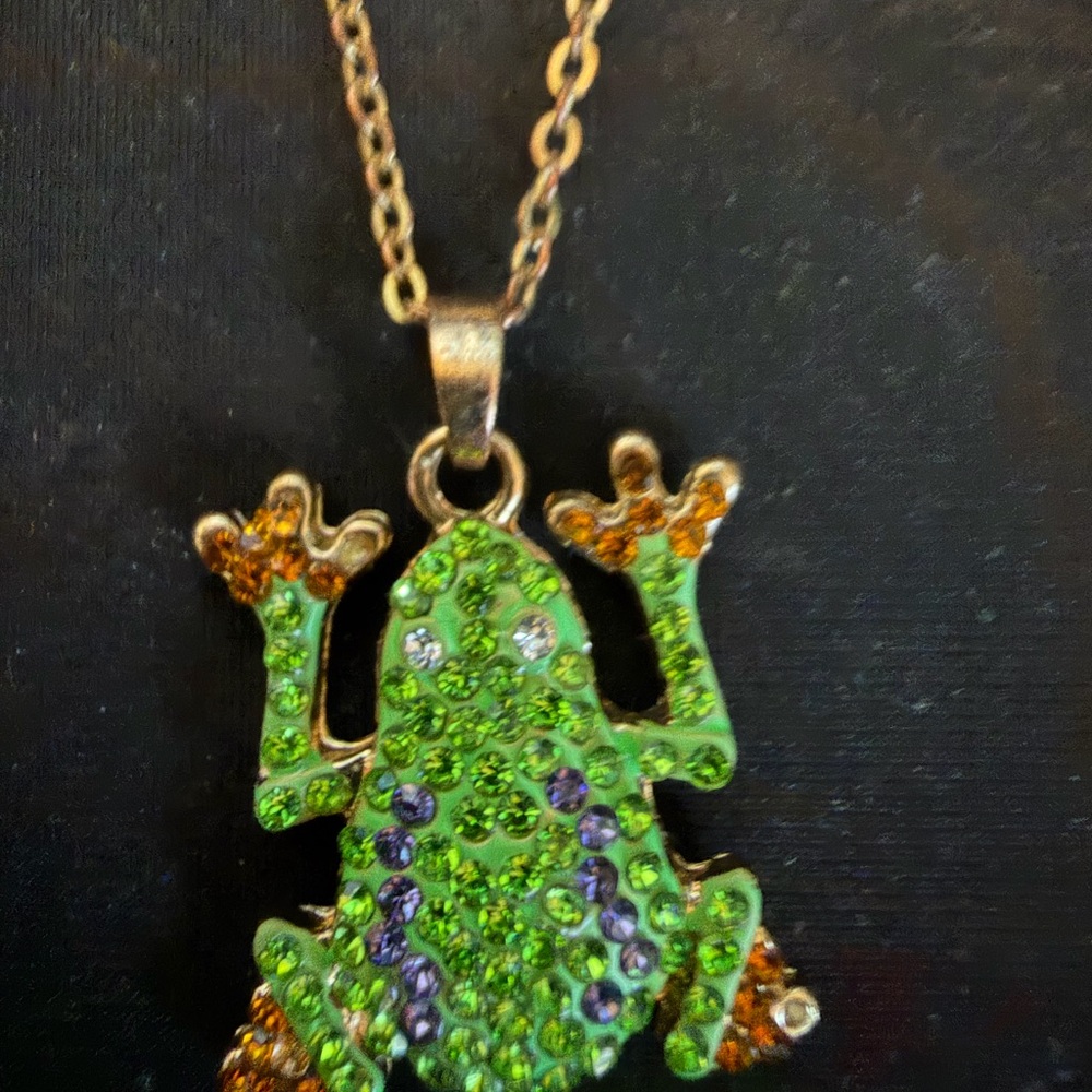 Green CZ Frog Pendant Necklace - Picture 2 of 3